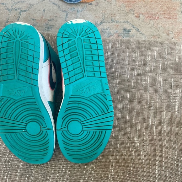 Nike Air Jordan 1 Sneakers South Beach - Picture 4 of 10